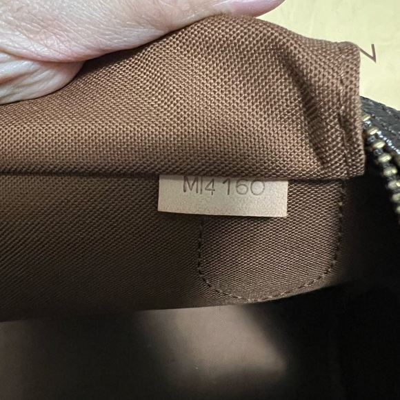 DISCONTINUED 100% AUTHENTIC Louis Vuitton Monogram Montorgueil PM - Picture 12 of 13